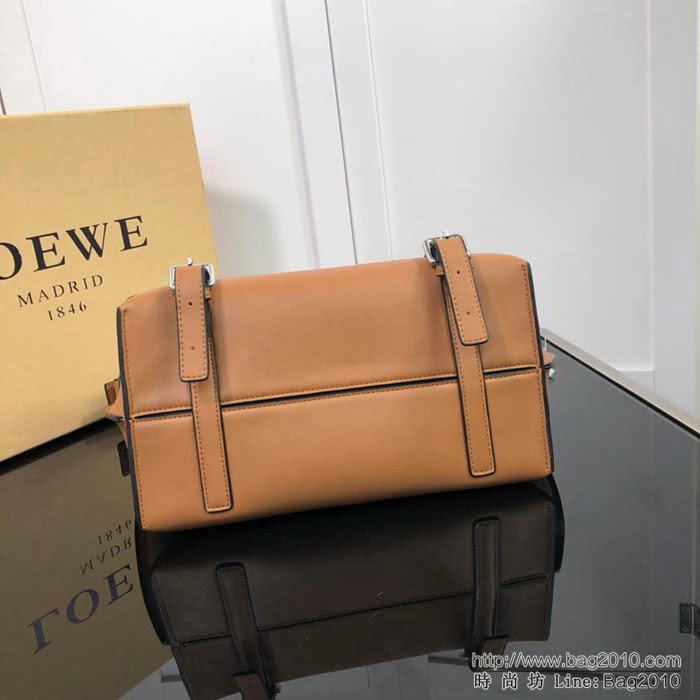 LOEWE羅意威 專櫃同步 Military Messenger 經典百搭信使包 男女同款 0168  jdl1140